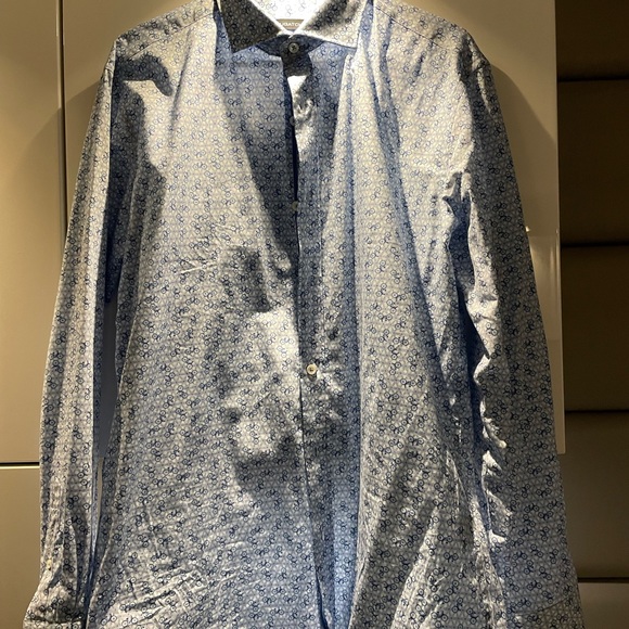 Mens Large BUGATCHI button down, blue, white, navy geometric patterns. - Picture 3 of 3